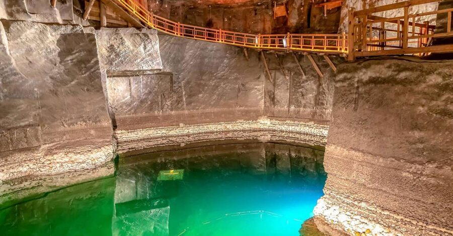 From Krakow: Wieliczka Salt Mine Tour - A salt mine that feels like an underground city