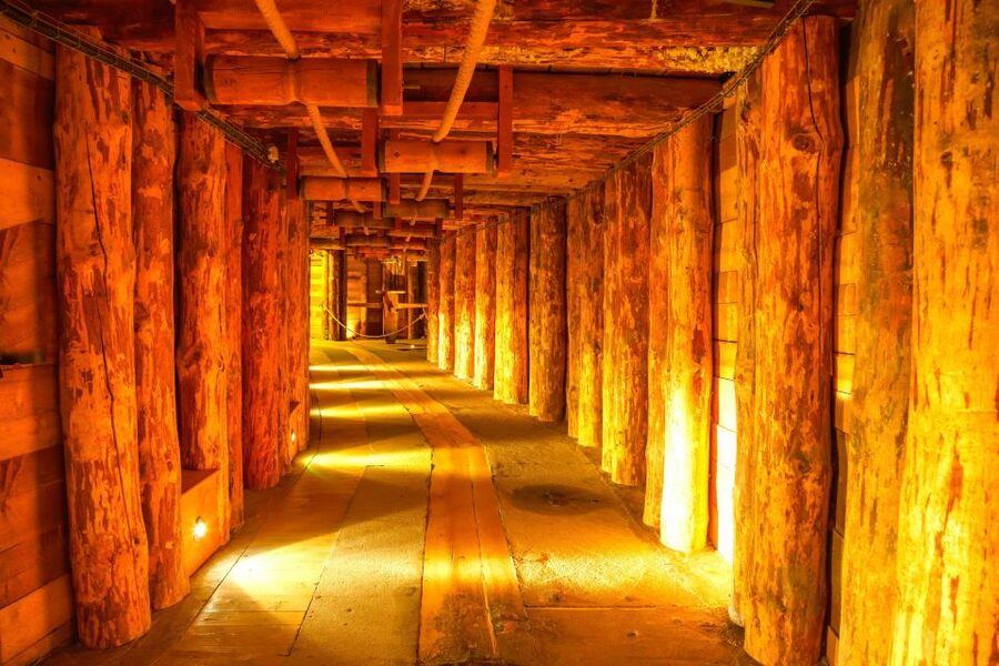 From Krakow: Wieliczka Salt Mine Tour & Skip the Line Ticket - The guide makes the difference