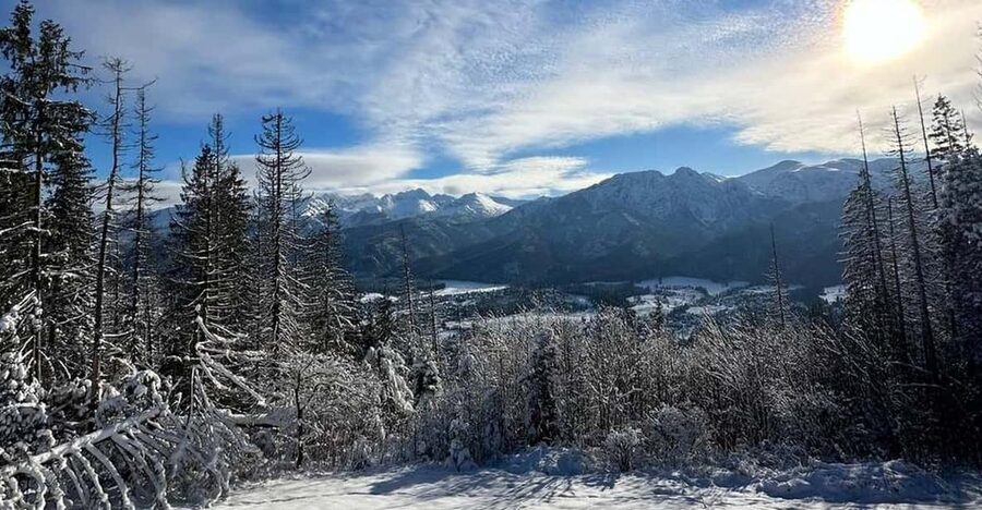 From Krakow: Zakopane Day Trip with Funicular & Food Tasting - The road south from Krakow