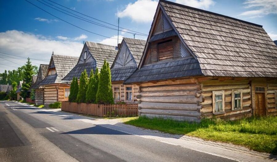 From Krakow: Zakopane & Tatra Mountains Tour with Cable Car - Two hours around Krupówki Street