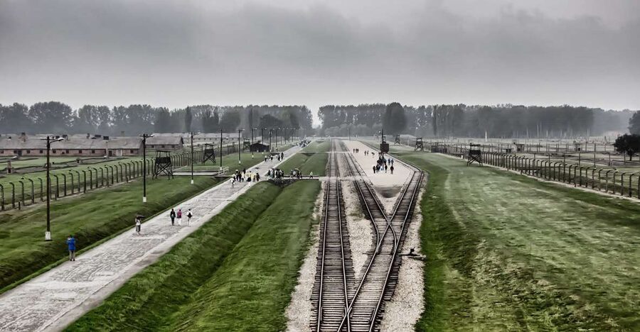 From Warsaw: Auschwitz-Birkenau Guided Tour with Fast Train - The early start from your Warsaw hotel