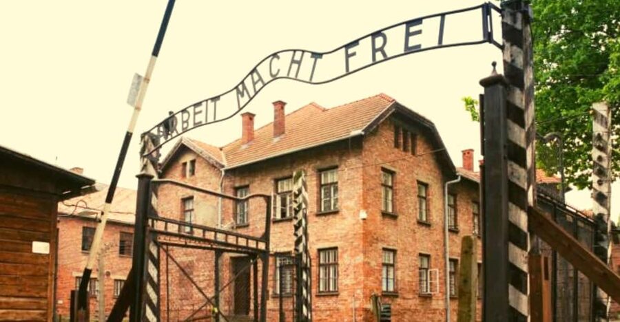 From Warsaw: Auschwitz Day Tour by Private Car with Lunch - Why this day trip matters