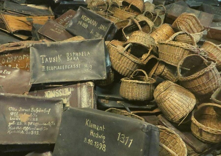 From Warsaw: Auschwitz Day Tour by Private Car with Lunch - How to prepare for a serious museum visit