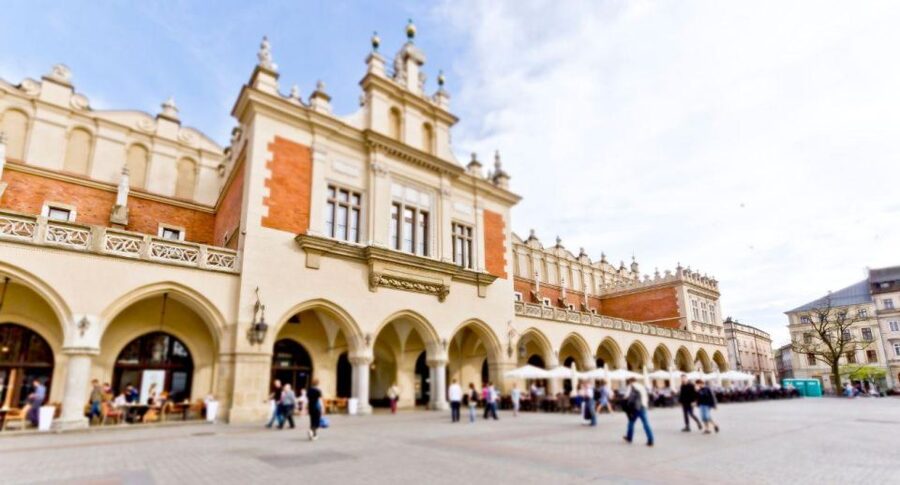 From Warsaw: Guided Tour to Wieliczka Salt Mine and Krakow - Who will enjoy this day most?