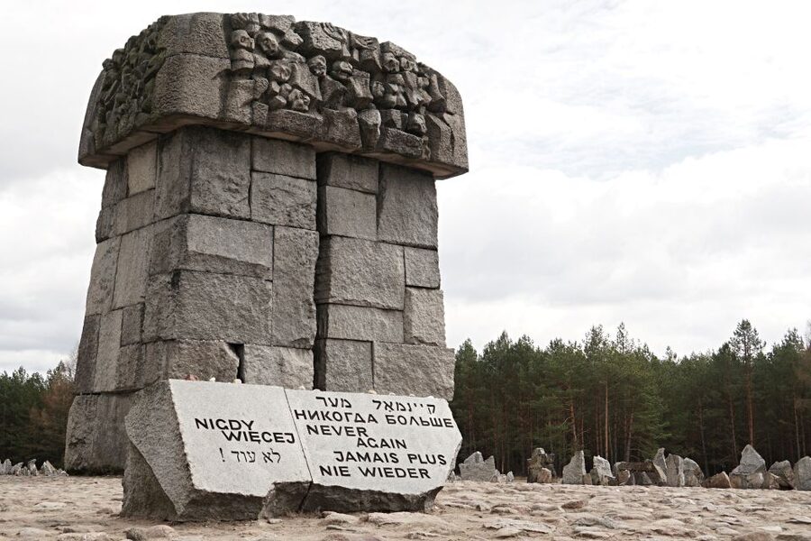 From Warsaw: Treblinka Camp 6-Hour Private Tour - Lunch at a local restaurant