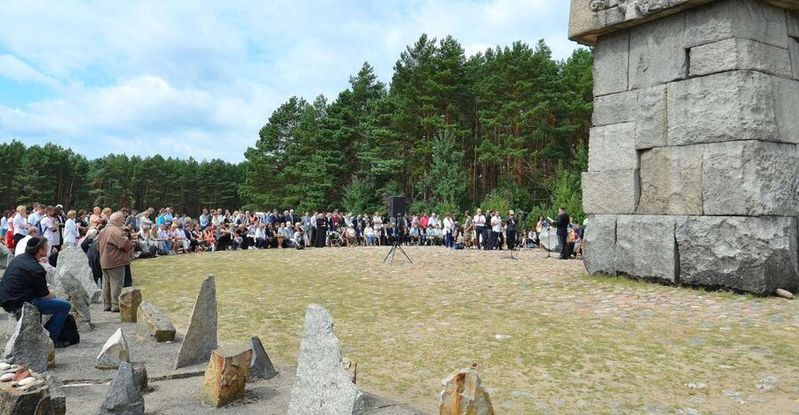 From Warsaw: Treblinka Extermination Camp Private Tour - The private ride from Warsaw to the memorial