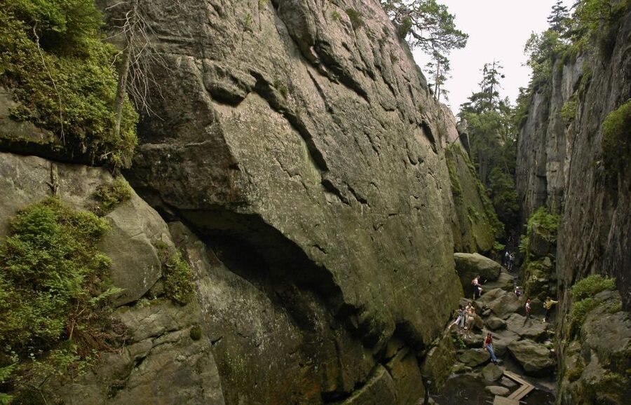 From Wroclaw: Full-Day Stolowe Mountains Trekking Tour - The private guide makes a real difference