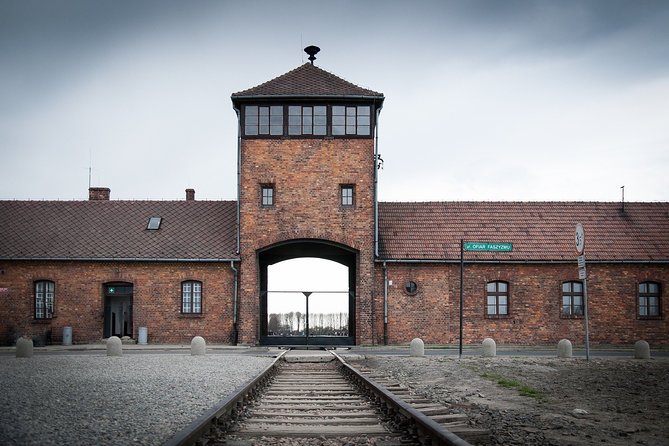 Full-Day Auschwitz and Birkenau Tour from Krakow with Private Transfer - Auschwitz I and the Arbeit Macht Frei Gate