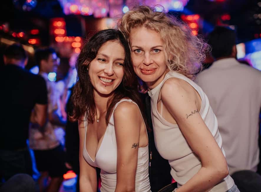 Fun explorers pub Crawl with 1 hour open bar and 3 VIP clubs - A night led by an energetic local host