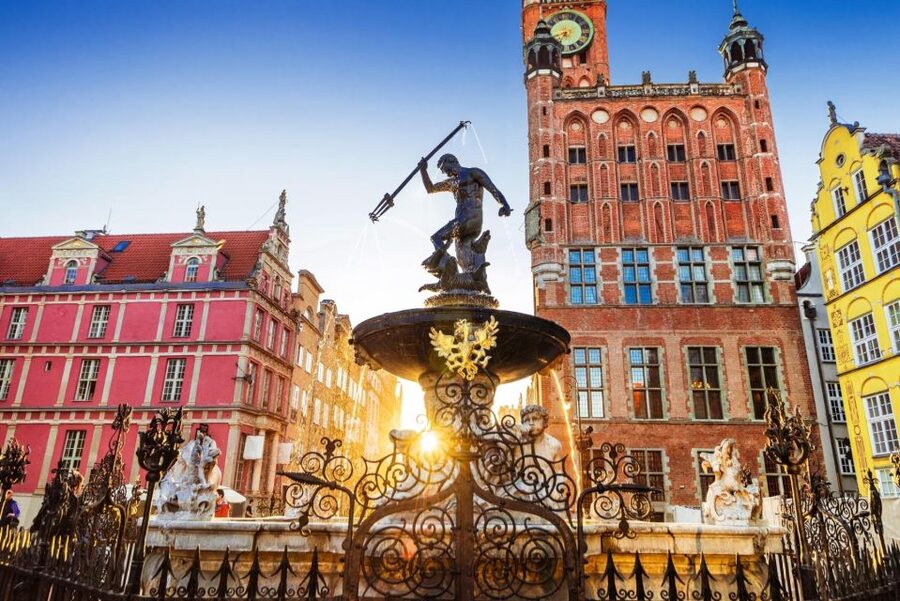 Gdansk: City Highlights Guided Private Bike Tour - Stadium, park, and the Baltic coast