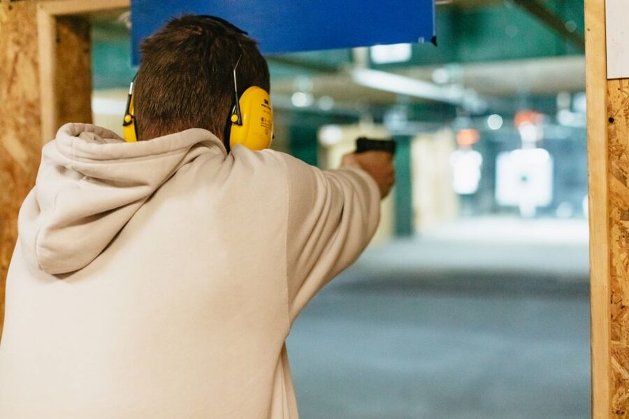 Gdańsk: Extreme Gun Shooting Experience with Transfers - Is this suitable for beginners?