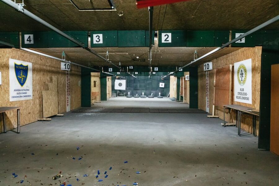 Gdańsk: Extreme Gun Shooting Experience with Transfers - What the staff and transport add