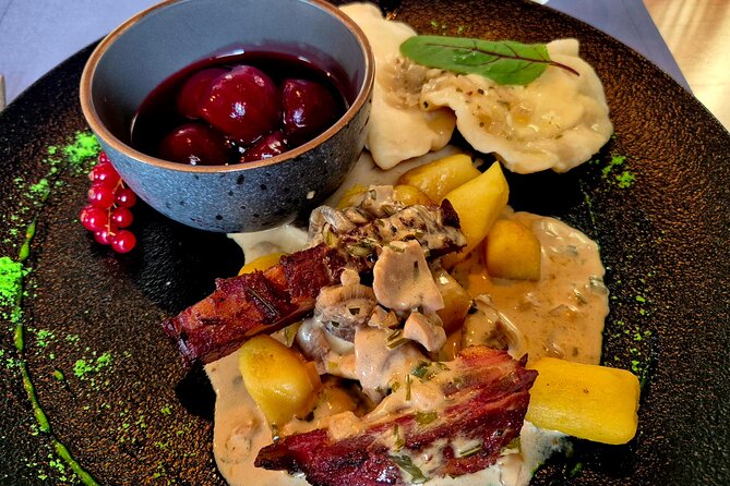 Gdansk Food and Sightseeing Tour with Bart - Ołowianka, the Crane, and the main course