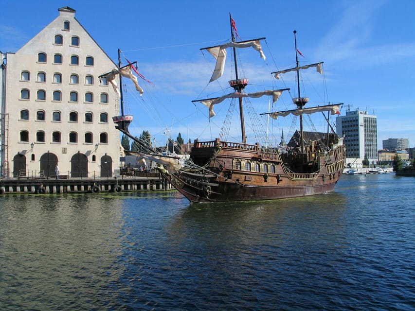 Gdansk: Guided Round-Trip Cruise to Westerplatte - From Długie Pobrzeże to the open river