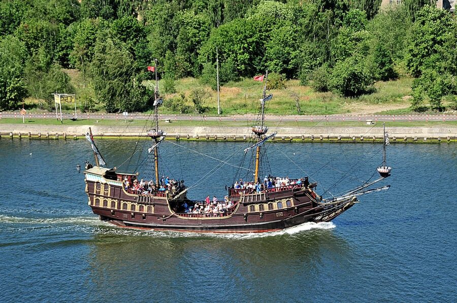 Gdansk: Guided Round-Trip Cruise to Westerplatte - Wisłoujście Fortress and the route toward Westerplatte