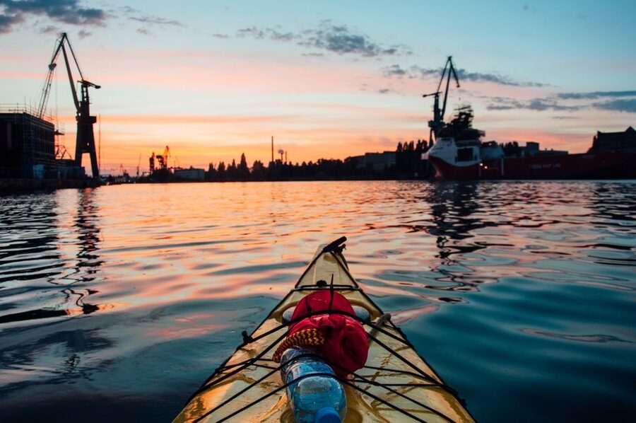 Gdańsk: Islands and Canals Private Kayak Tour - Granary Island from the water