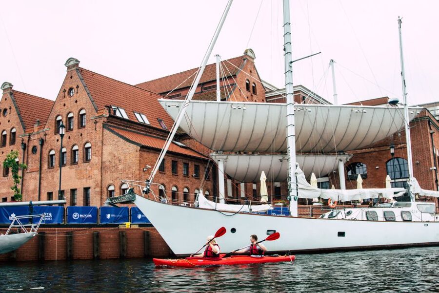 Gdańsk: Islands and Canals Private Kayak Tour - Olowianka Island and the old port view
