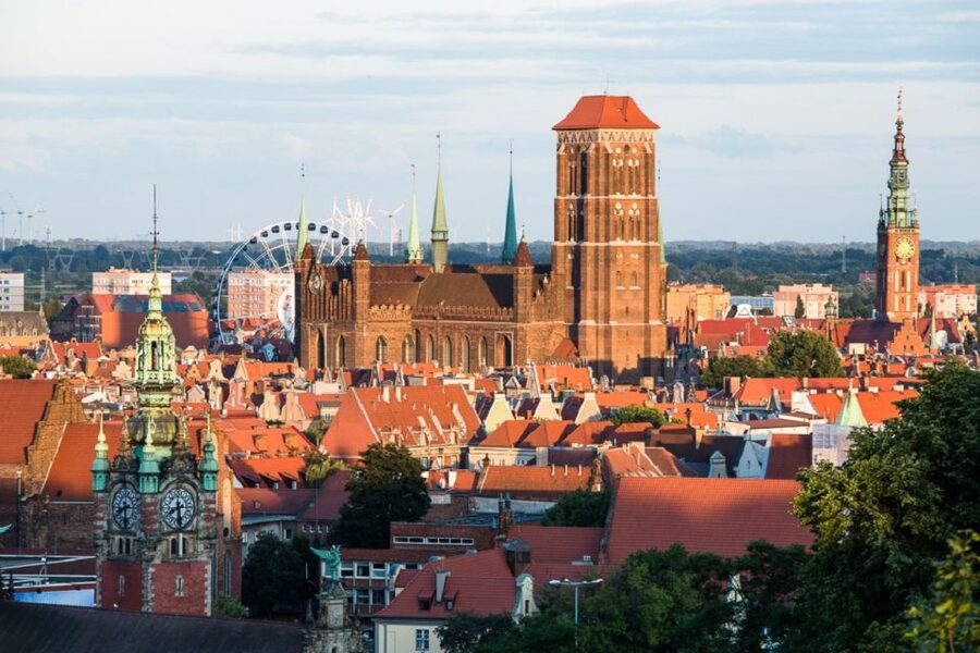 Gdansk: Jewish Heritage Guided Private Walking Tour - The Jewish cemetery’s walls, gate, and graves