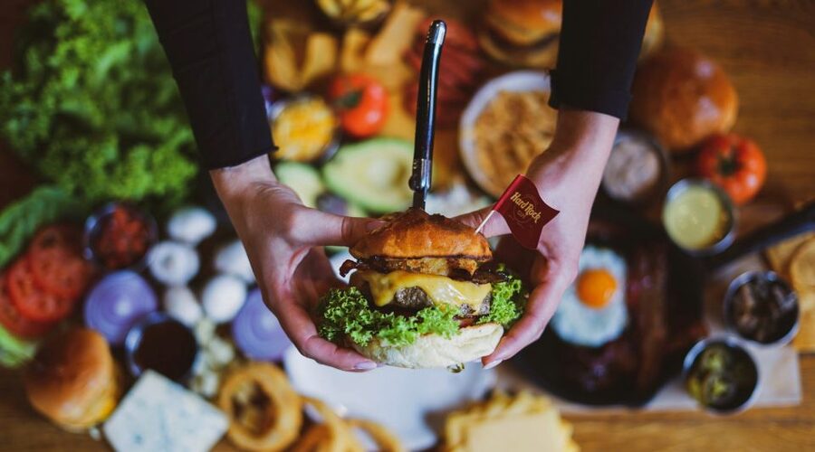 Gdansk: Legendary Burger and Zywiec Beer at Hard Rock Cafe - Ordering the Legendary Burger and drink