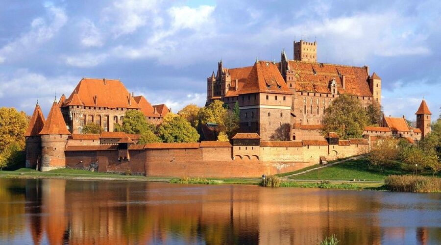 Gdansk: Malbork Castle & Westerplatte Tour with Local Lunch - Malbork Castle deserves the full three hours