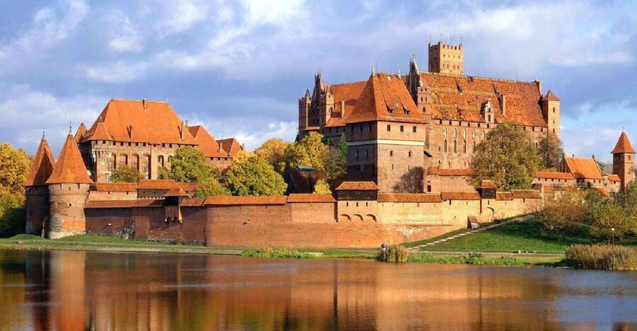 Gdansk: Malbork Castle & Westerplatte Tour with Local Lunch - Why the audio guide matters at Malbork