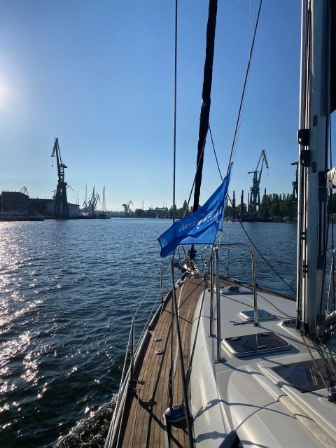 Gdańsk: Motlawa and Port yacht cruise with Welcome Drink - Why the port is the real attraction