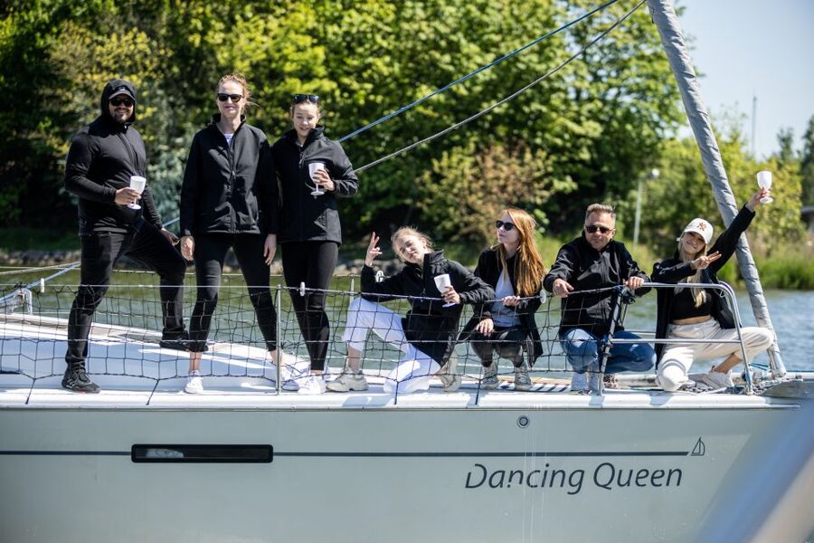Gdańsk: Motlawa and Port yacht cruise with Welcome Drink - The shipyard and the place linked with Solidarity