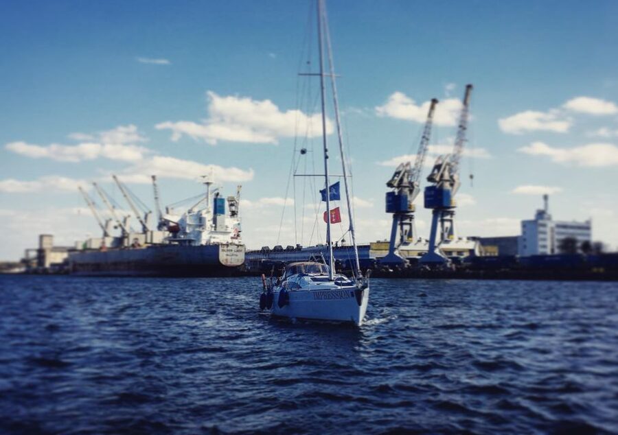 Gdańsk: Motlawa and Port yacht cruise with Welcome Drink - Comfort, access, and weather