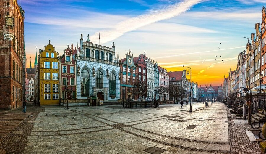 Gdansk Old Town: German Influence Walking Tour - Neptune’s Fountain and the city’s public face