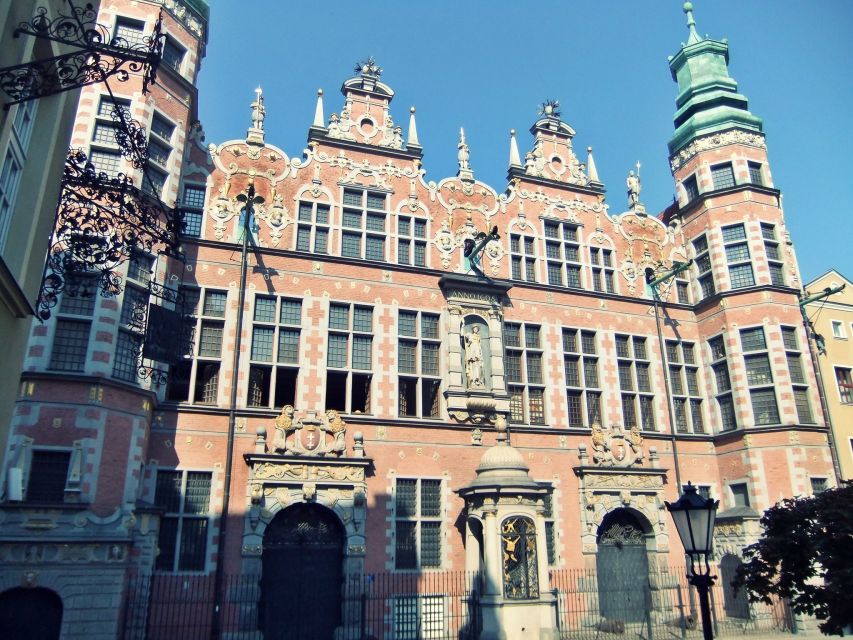 Gdansk Old Town Half-Day Private Walking Tour - Neptun Fountain and the maritime identity