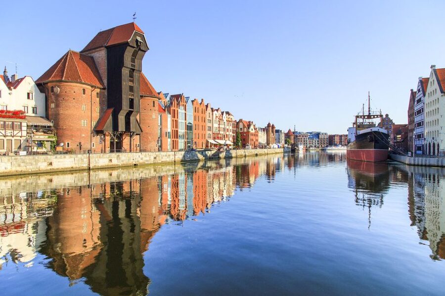Gdańsk: Old Town Private Walking Tour with Legends and Facts - Six hours: the shipyard and Solidarity