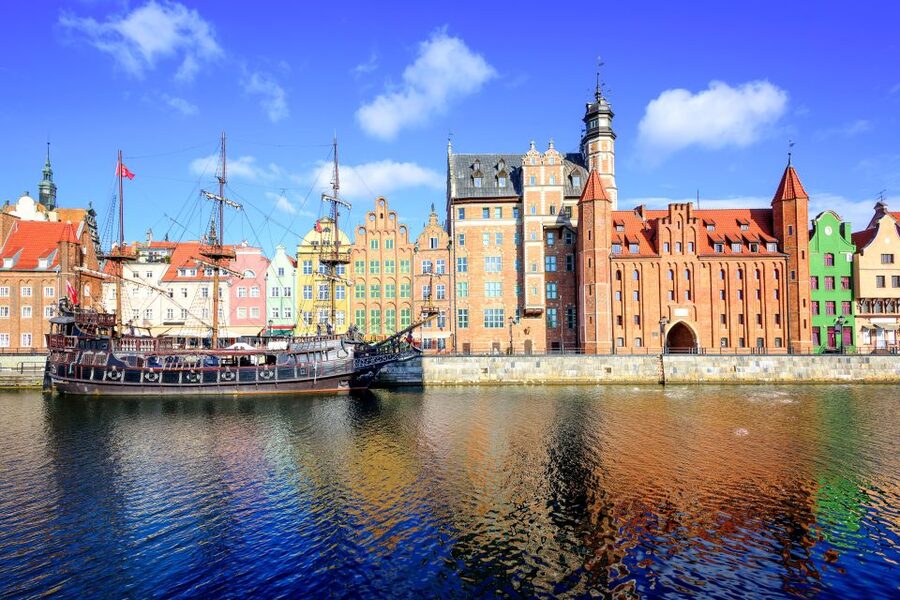 Gdańsk: Old Town Private Walking Tour with Legends and Facts - Four hours: St Bridget’s Church and the amber altar
