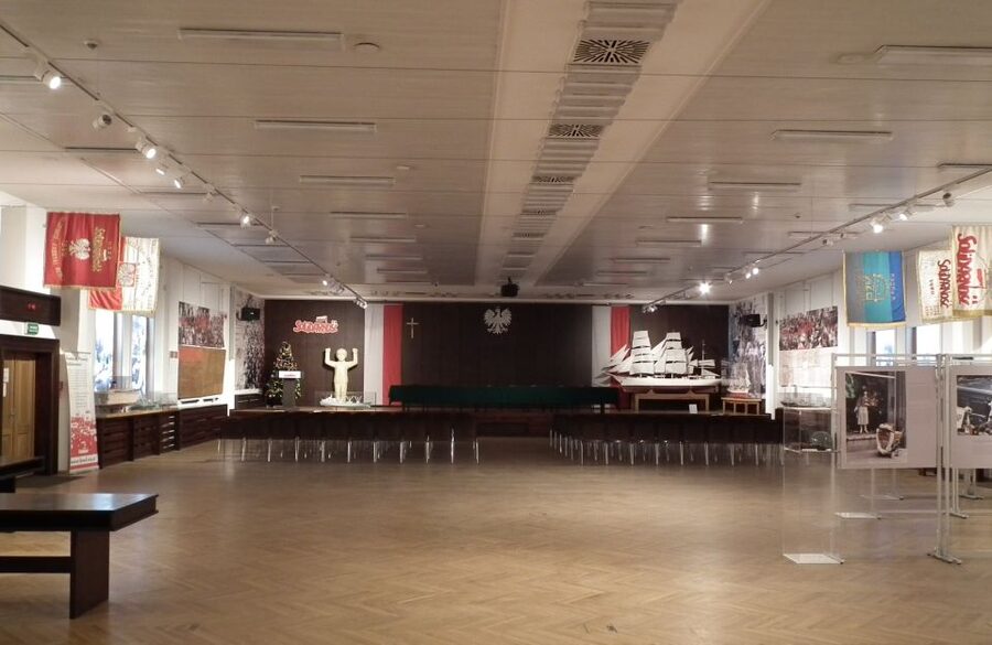 Gdansk: Private Communism Tour with Solidarity Center Museum - What the Private Guide Adds