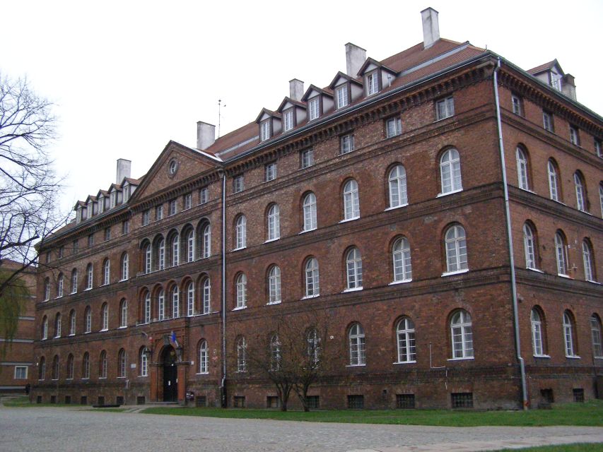 Gdansk Private WWII Tour with Museum of the Second World War - Guide quality and the value of a private visit
