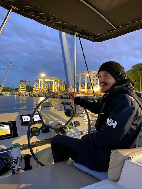 Gdansk: Scenic Evening Yacht Cruise with Welcome Drink - Who will enjoy this Gdańsk cruise?