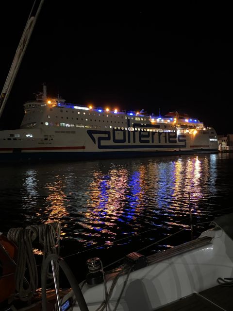 Gdansk: Scenic Evening Yacht Cruise with Welcome Drink - Remontowa Shipyard and the story of Solidarity