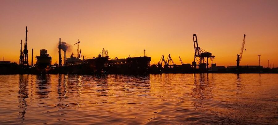 Gdańsk: Scenic Sunset Cruise with Welcome Drink - Why Gdańsk’s harbor is worth seeing from a yacht