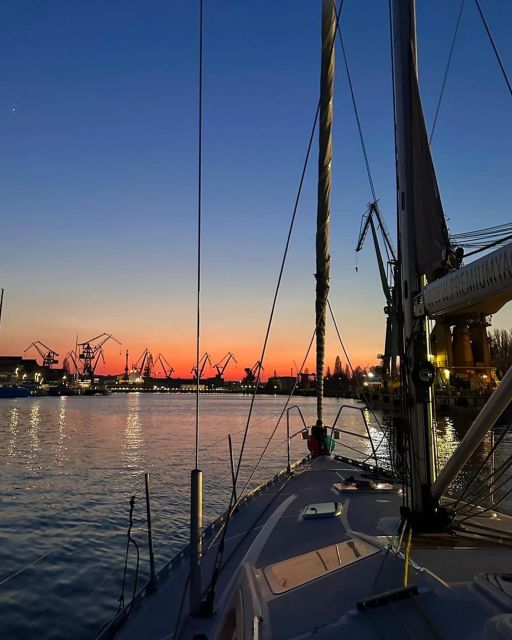 Gdańsk: Scenic Sunset Cruise with Welcome Drink - The route toward Westerplatte and Wisłoujście Fortress