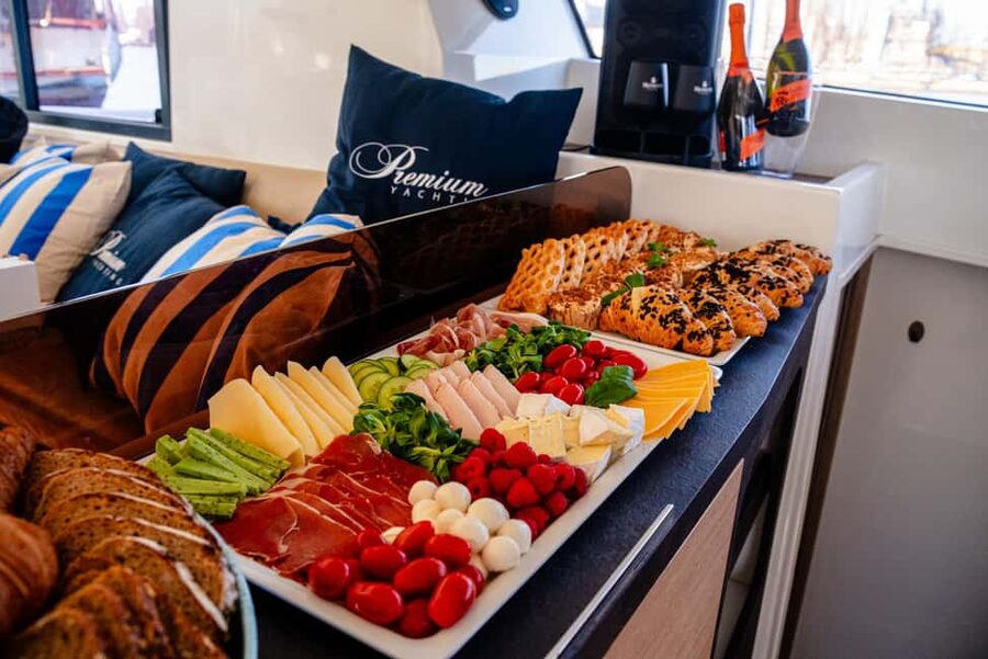 Gdansk/Sopot: Breakfast Cruise on a Catamaran - The chance to steer under crew guidance