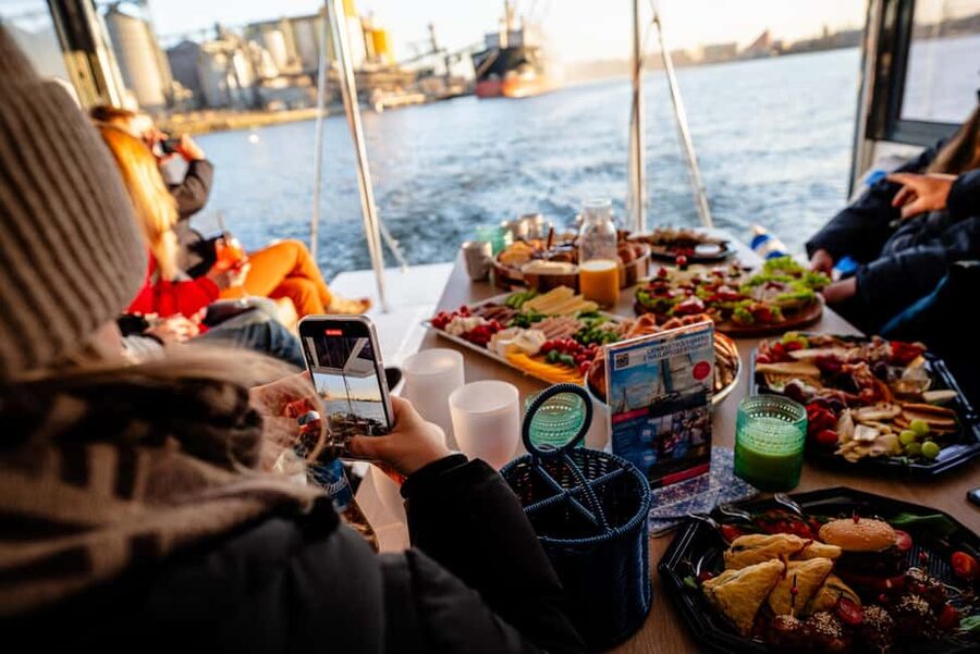 Gdansk/Sopot: Breakfast Cruise on a Catamaran - Timing, language, and booking details