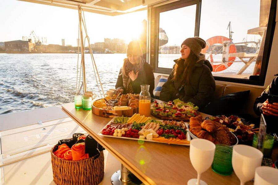 Gdansk/Sopot: Breakfast Cruise on a Catamaran - What the breakfast buffet includes