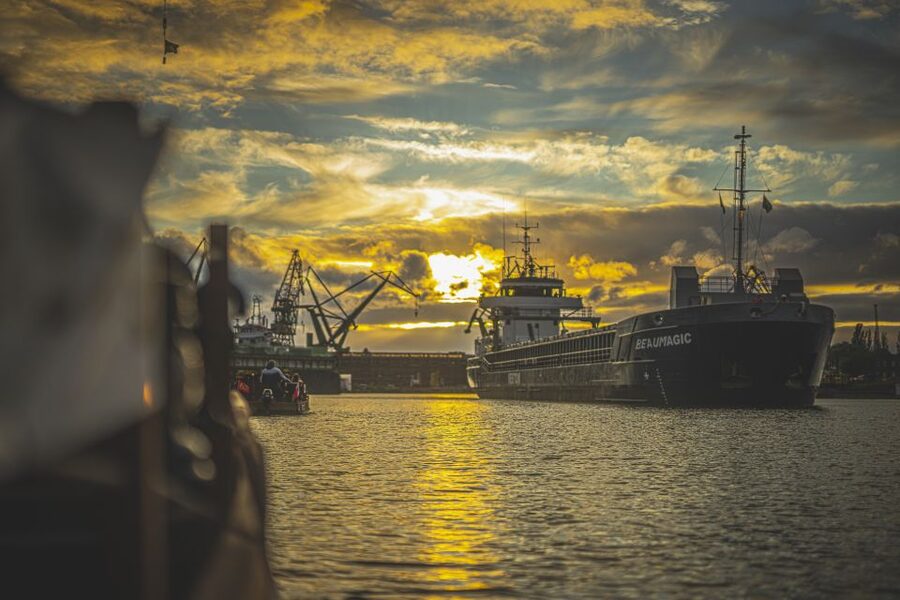 Gdańsk: Sunset Cruise on a Historic Polish Boat - Ołowianka and Granary Island from a low boat