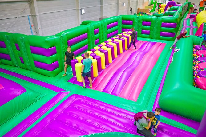 GOjump MEGAPARK Kraków-Sikorki 1h ticket: GOair Inflatable Park - What the One-Hour Ticket Includes