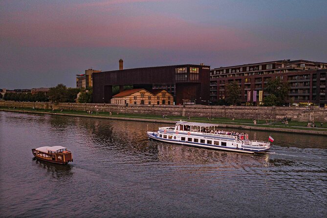 Gondola cruise The Vistula River Krakow private tour up to 12 person - Bridges that give the cruise its rhythm