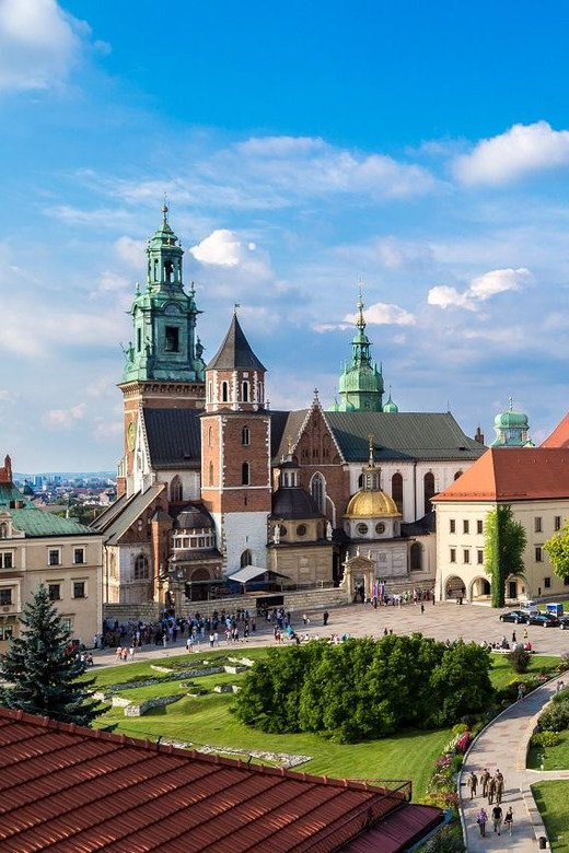 Guided Tour of the Wawel Castle & Cathedral in Cracow - Descending to the royal crypts