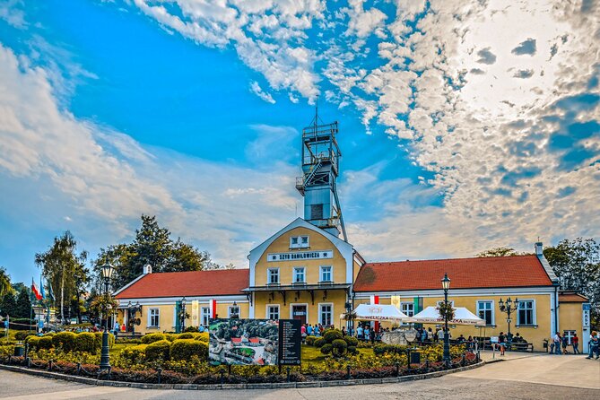 Guided tour to Salt Mine & Schindler Factory with Pick-Up Options - The drive from Krakow to Wieliczka