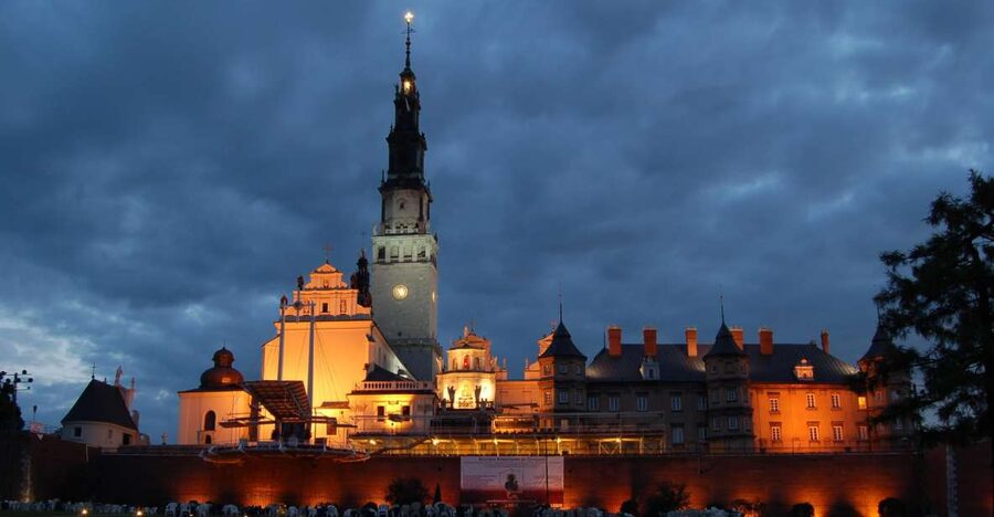 Half-Day Czestochowa Black Madonna Tour from Krakow - Entering the Jasna Gora Monastery