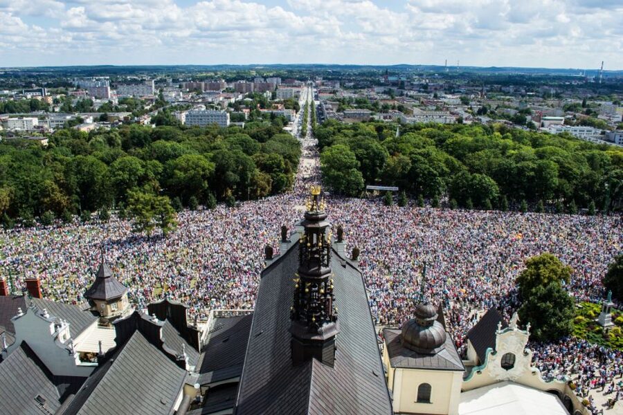 Half-Day Czestochowa Black Madonna Tour from Krakow - Walking the Stations of the Cross