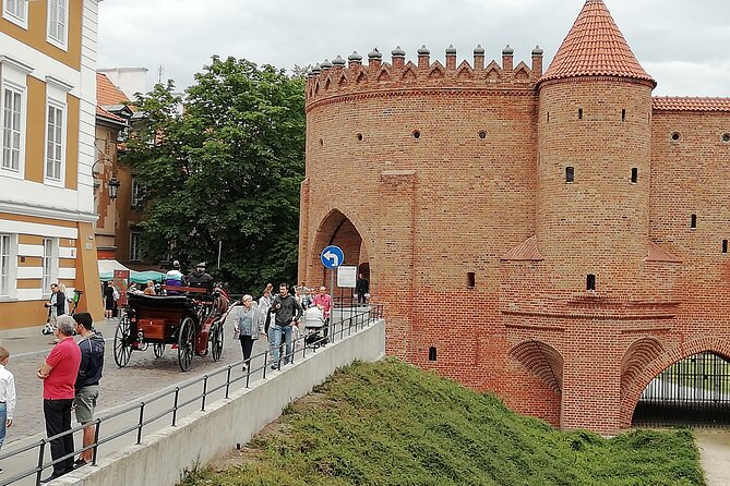 Half-Day Warsaw Layover Tour by Minivan with Airport Pickup - Turning a Chopin Airport layover into a Warsaw visit