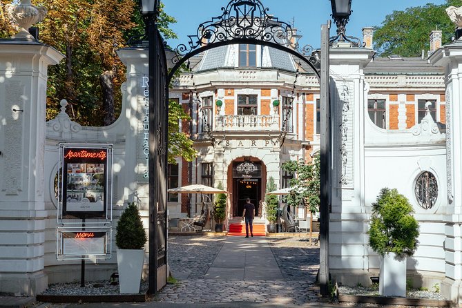 Highlights & Hidden Gems With Locals: Best of Warsaw Private Tour - Belvedere Palace and the royal parkland